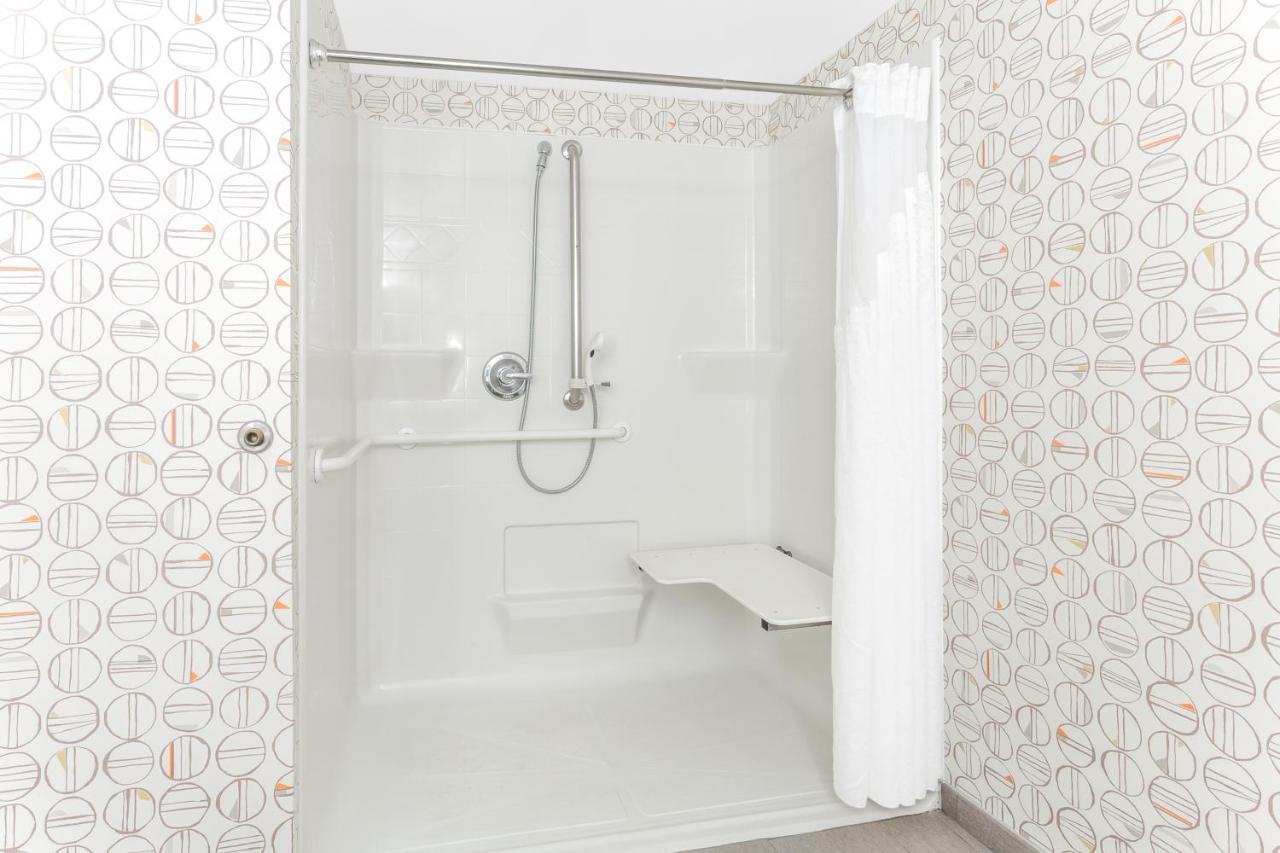 King Room Regular - Non-Smoking at Holiday Inn Rockford(I-90&Rt 20/State St) by IHG