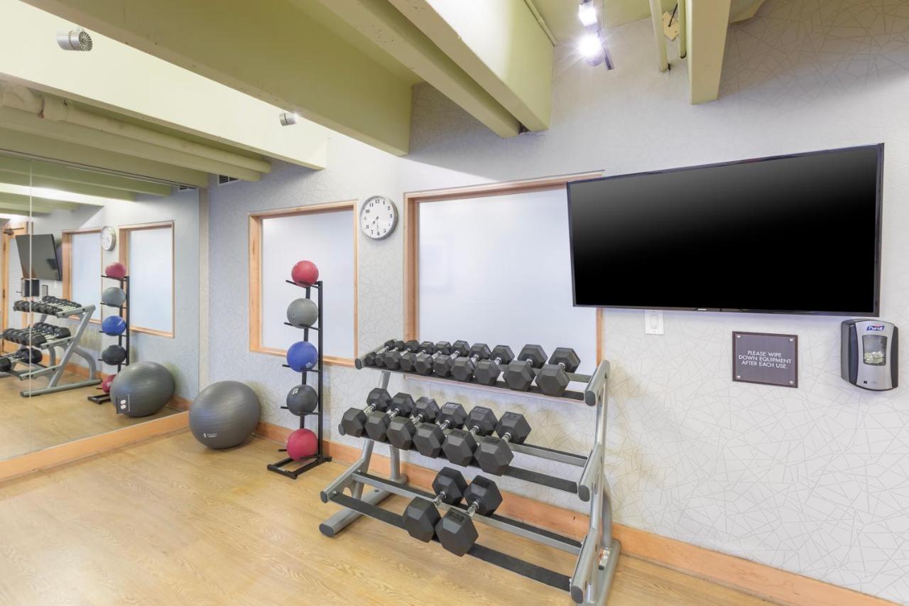 Best Western Plus Milwaukee West