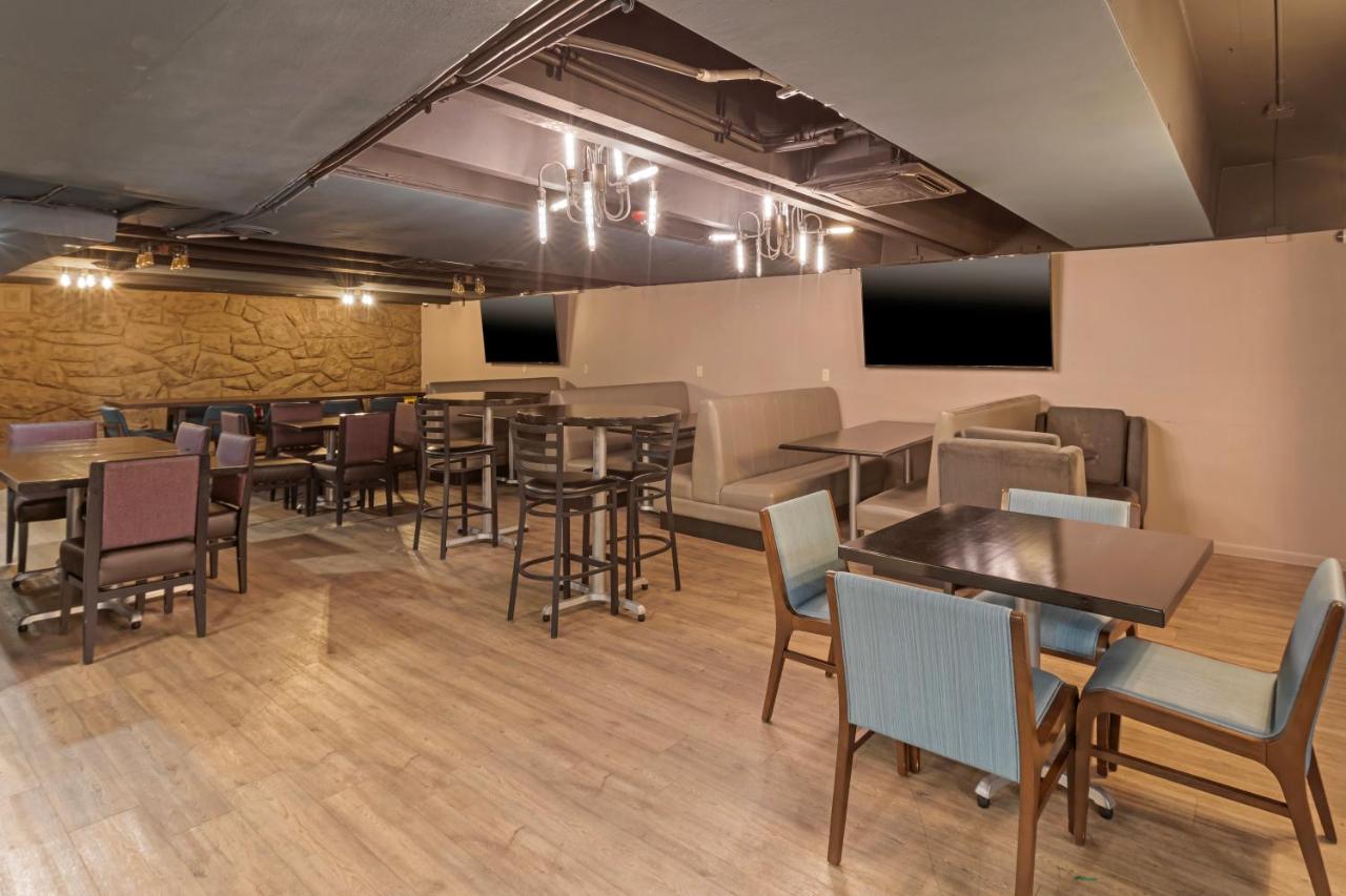 Best Western Plus Milwaukee West