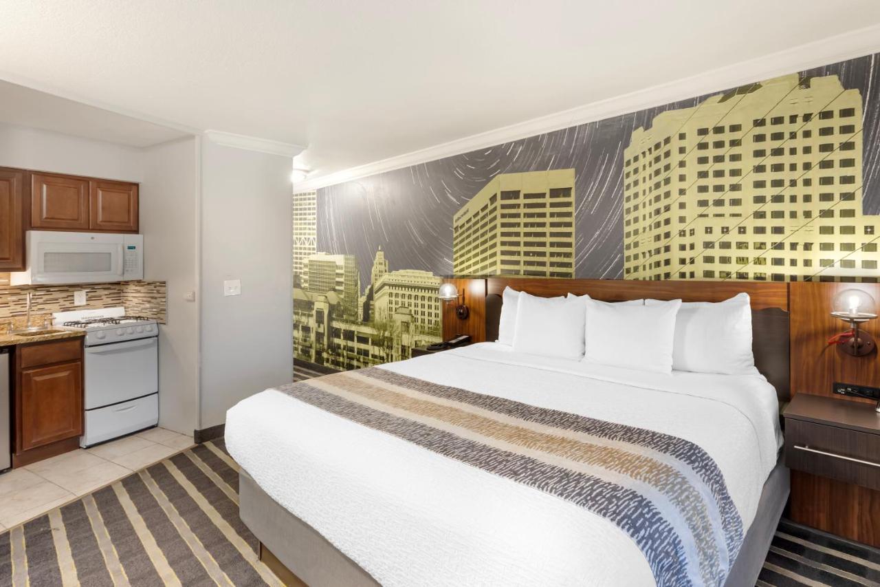 King Suite with Kitchen - Non-Smoking at Best Western Plus Milwaukee West