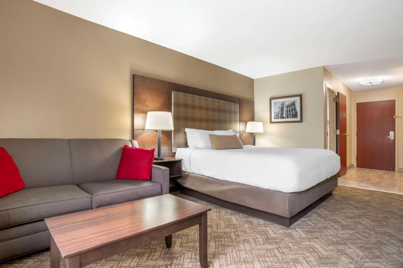Junior King Suite - Non-Smoking at Best Western Gardendale