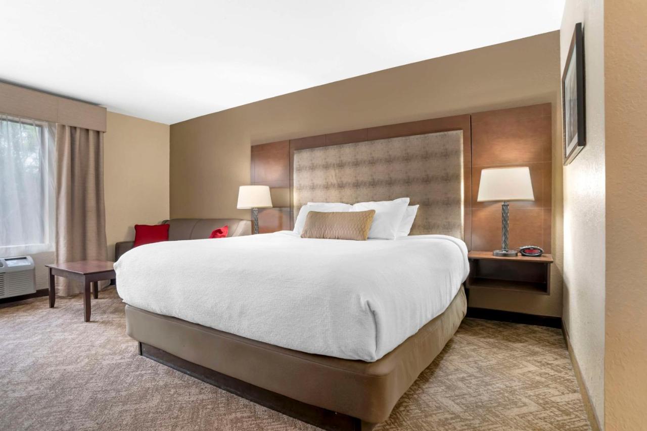 Junior King Suite - Non-Smoking at Best Western Gardendale