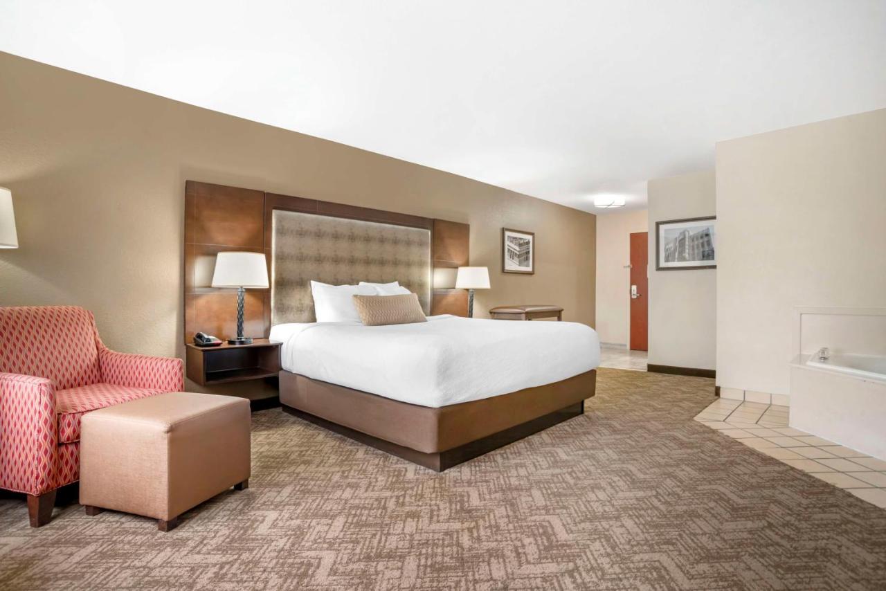 King Room with Spa Bath - Non-Smoking at Best Western Gardendale