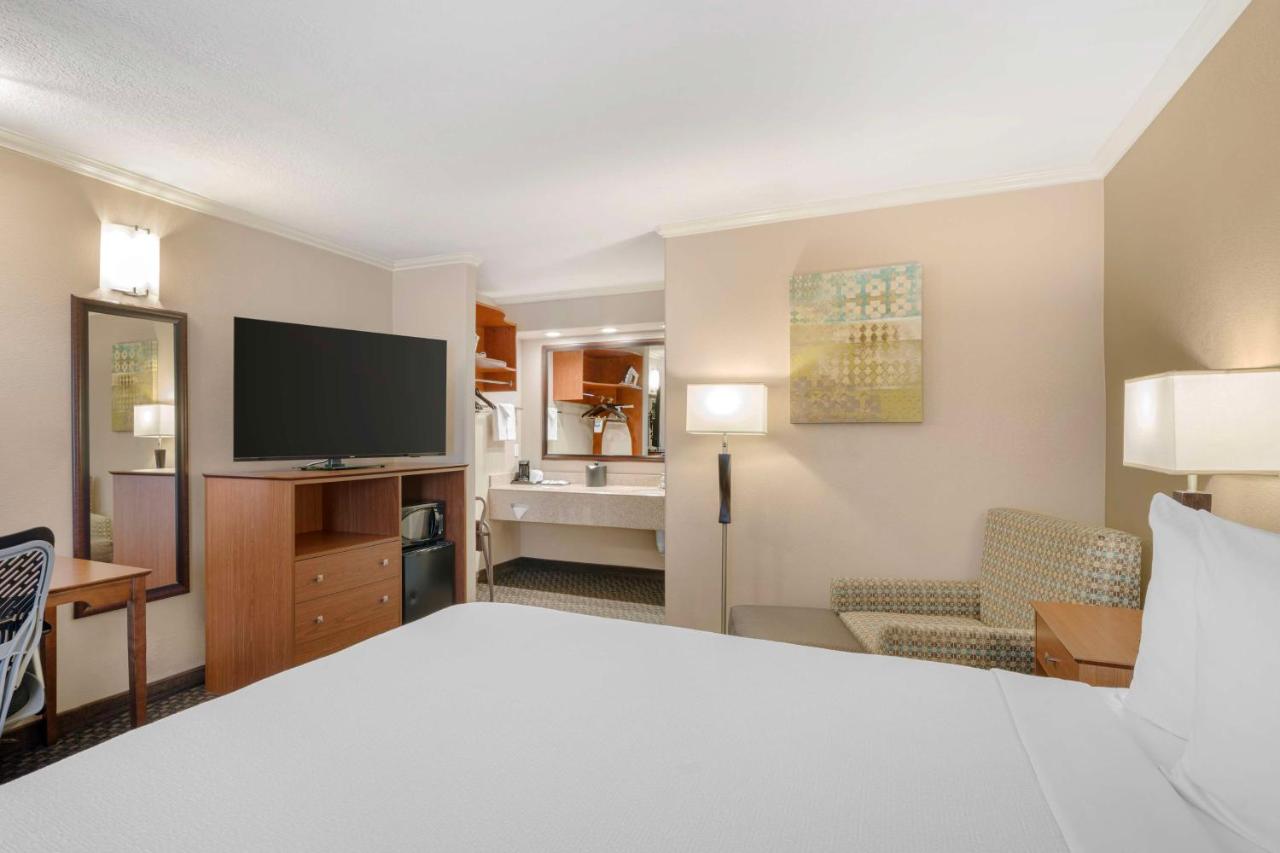  | Best Western Oxnard Inn