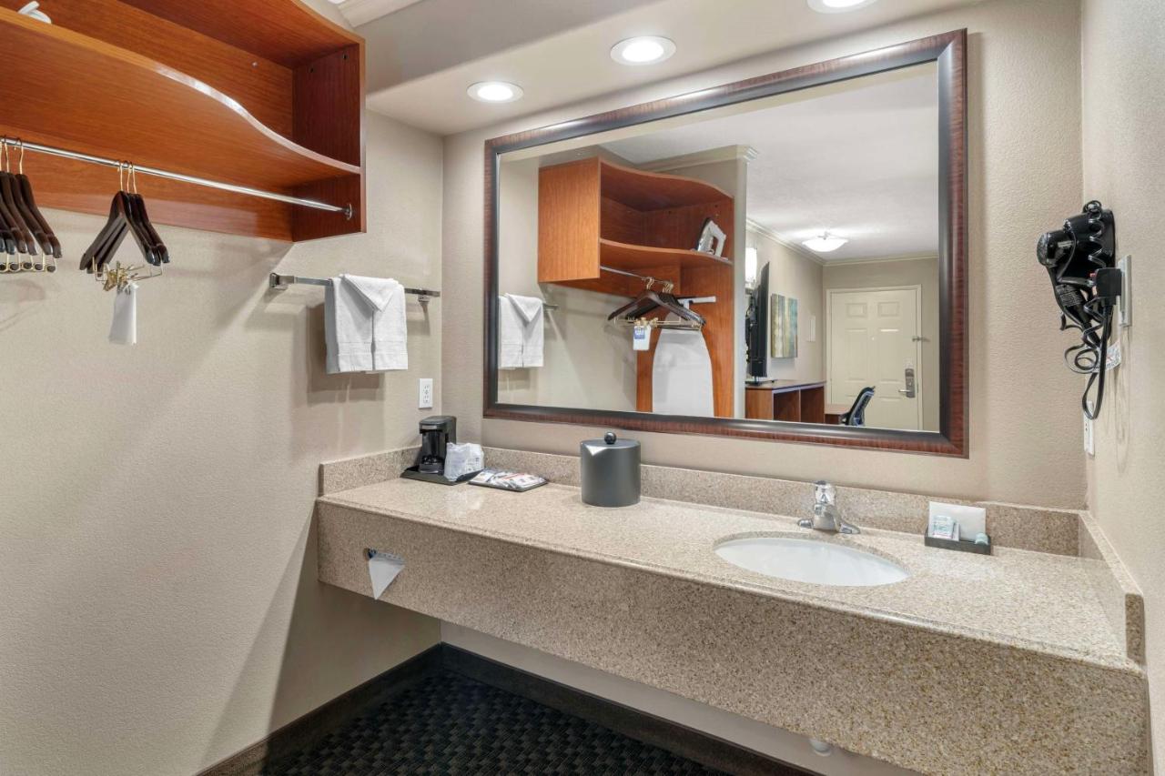  | Best Western Oxnard Inn