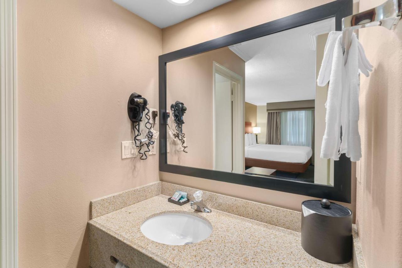 King Room with Kitchenette - Non-Smoking at Best Western Oxnard Inn