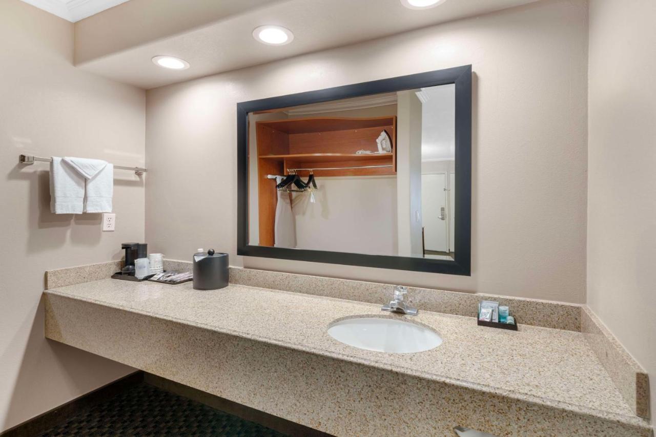  | Best Western Oxnard Inn