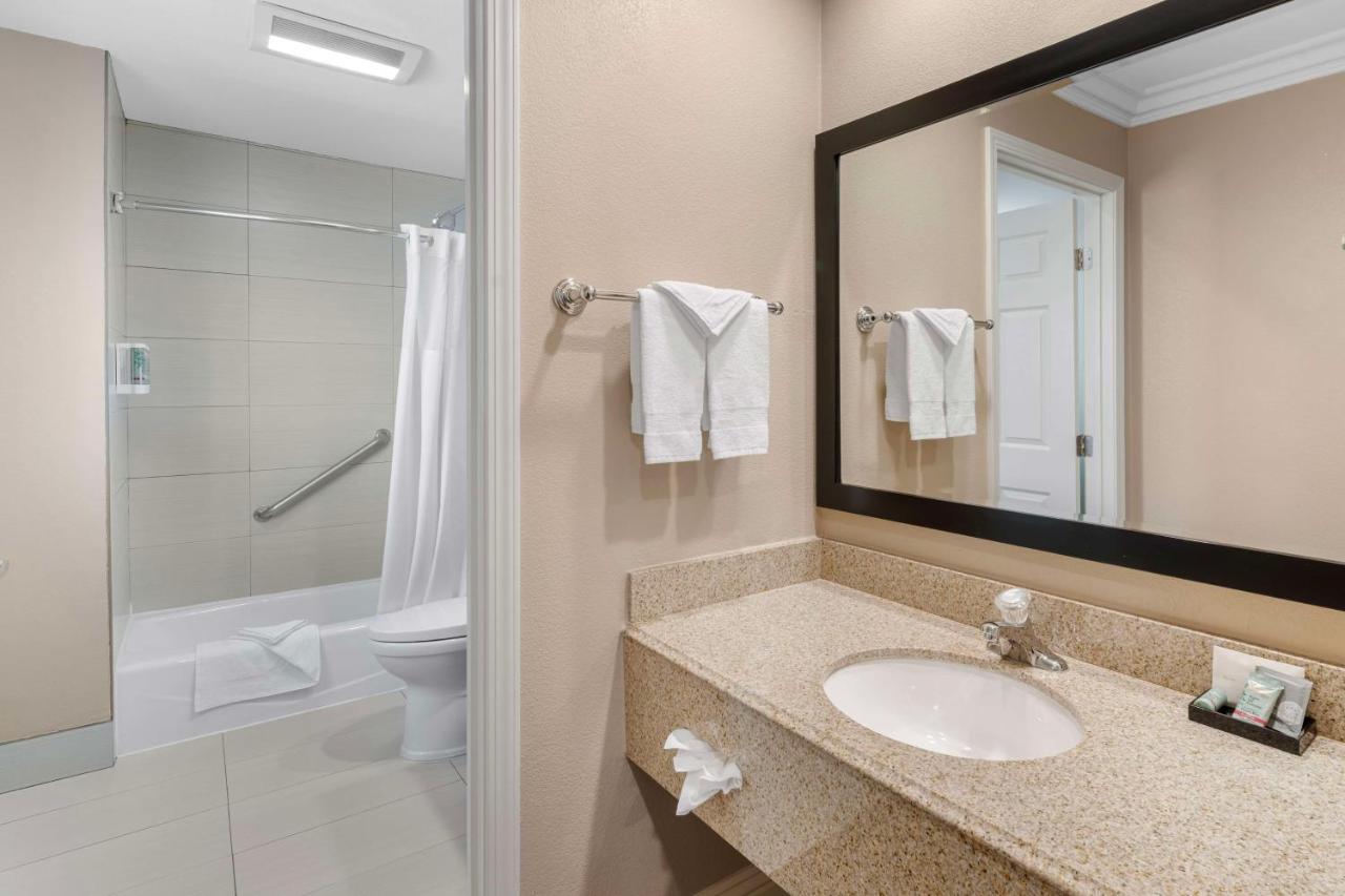 King Suite with Spa Bath - Non-Smoking at Best Western Oxnard Inn