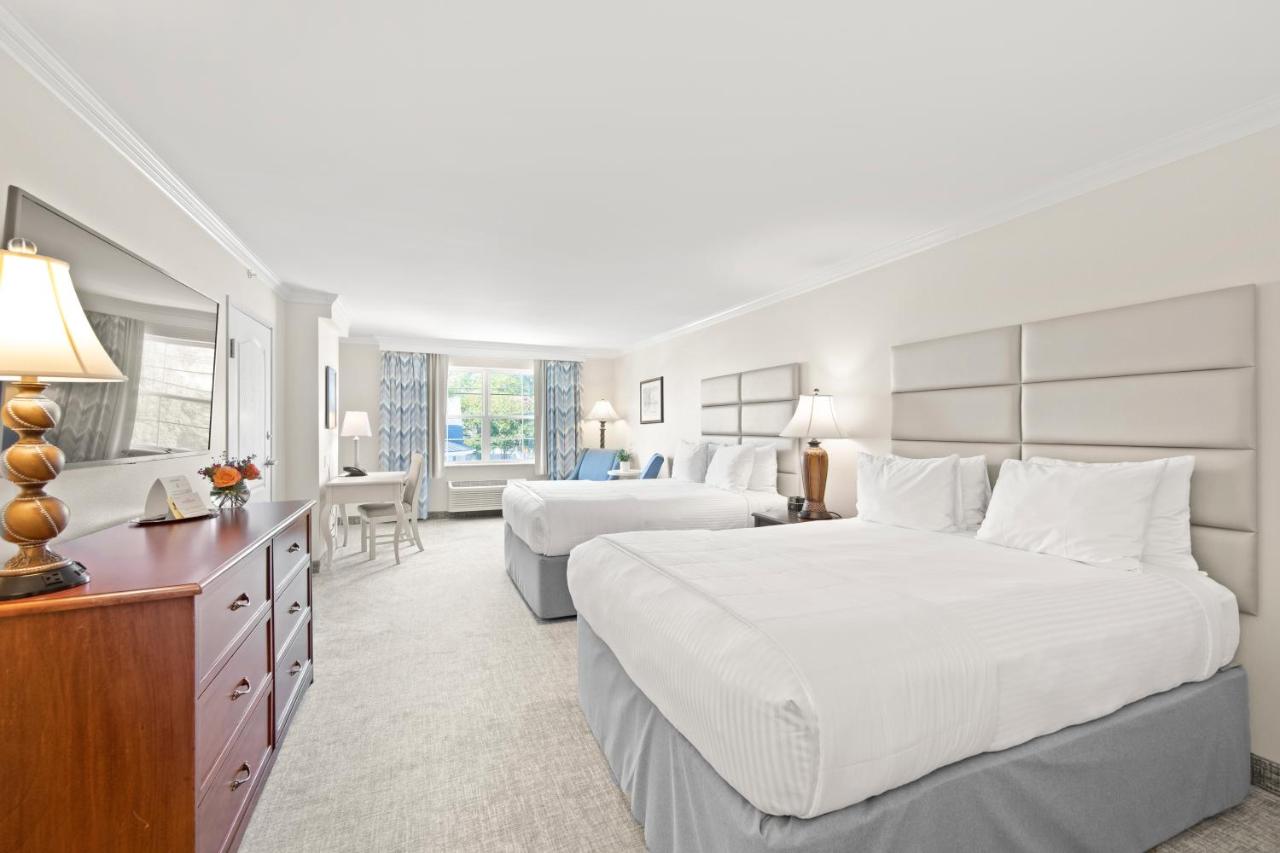 Deluxe Queen Room at Hotel Rehoboth