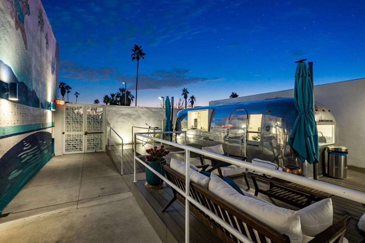 | Skylark Hotel