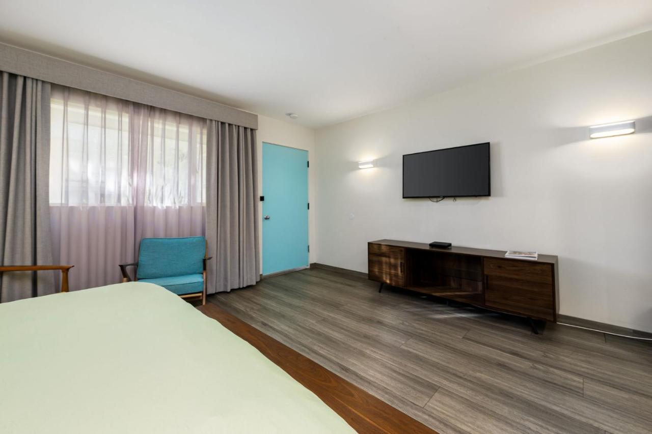 | Skylark Hotel