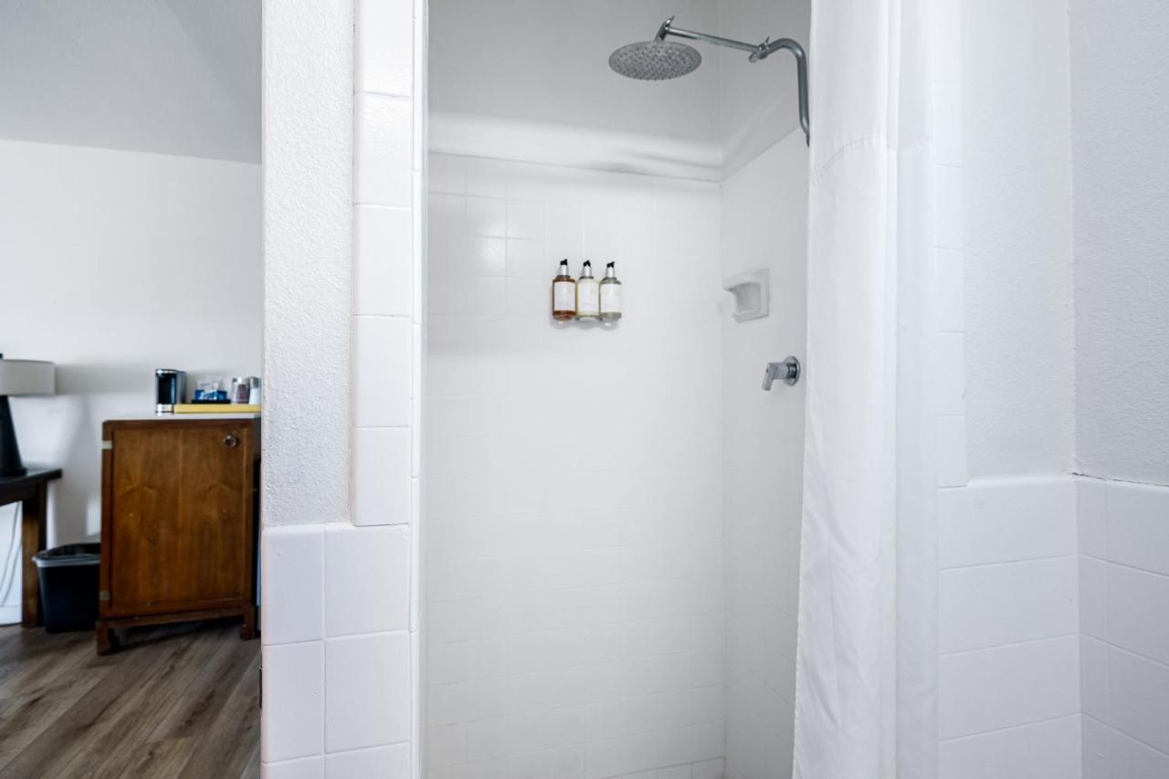 | Skylark Hotel