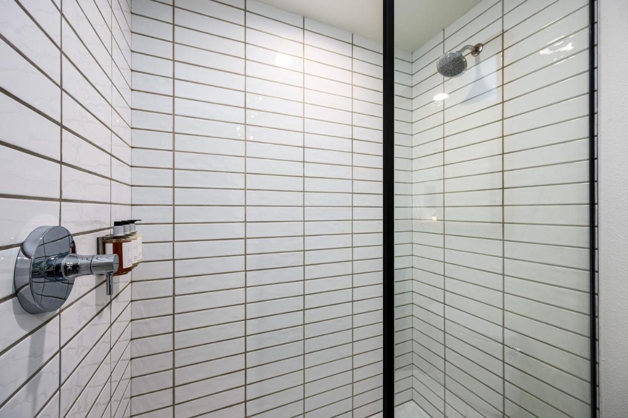 | Skylark Hotel