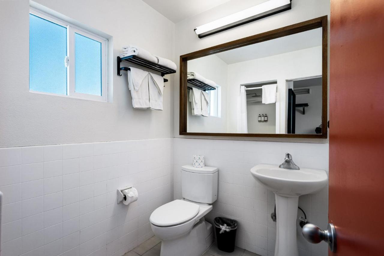 | Skylark Hotel