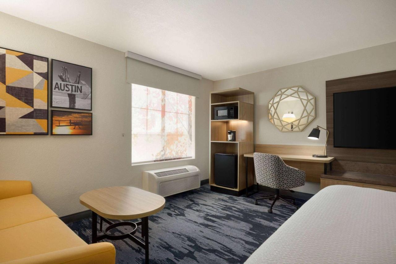 King Suite with Pool View - Non-Smoking at La Quinta Inn & Suites by Wyndham Austin Southwest