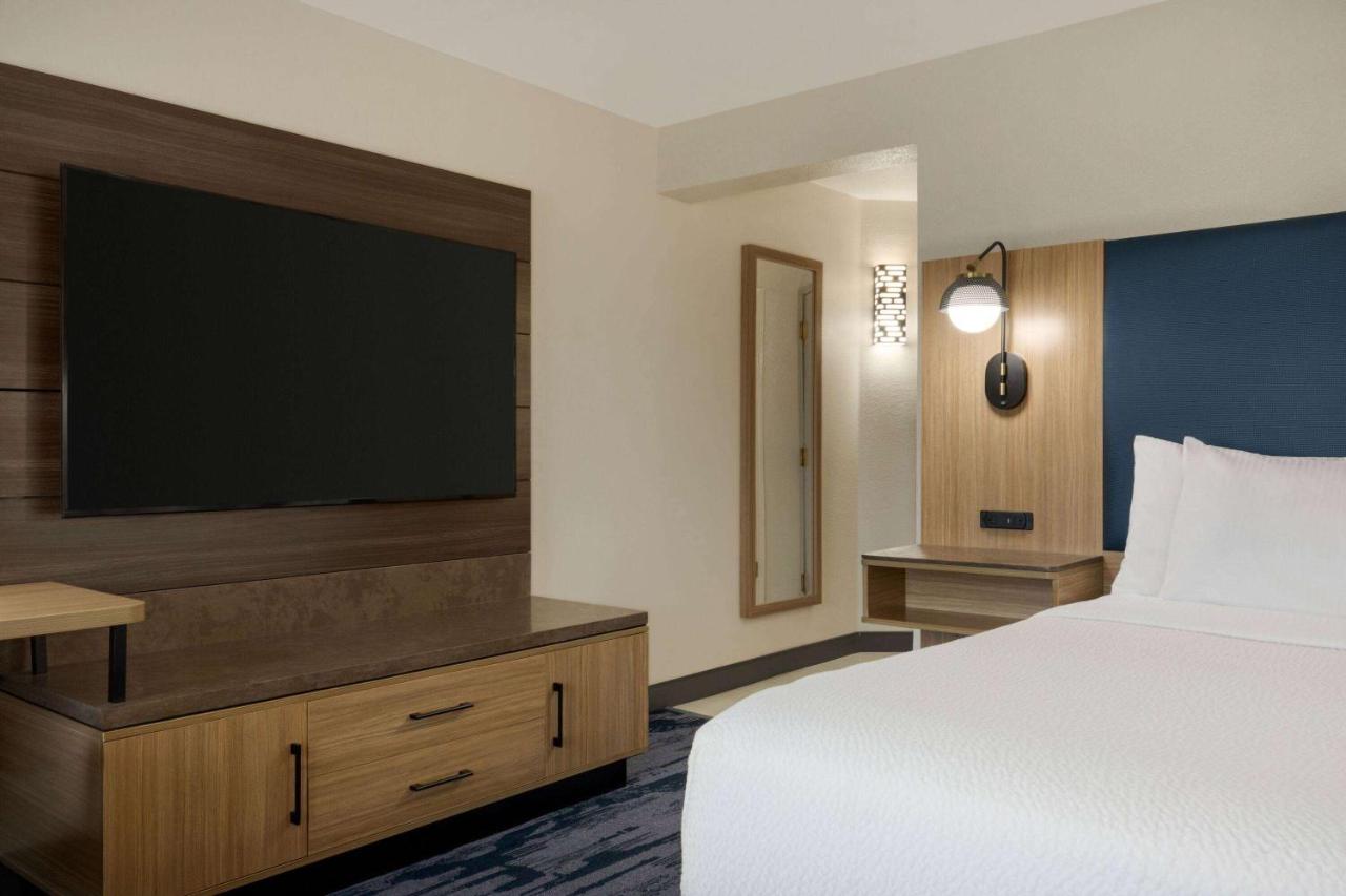 King Suite with Pool View - Non-Smoking at La Quinta Inn & Suites by Wyndham Austin Southwest