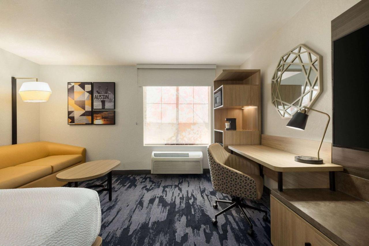 King Suite with Pool View - Non-Smoking at La Quinta Inn & Suites by Wyndham Austin Southwest