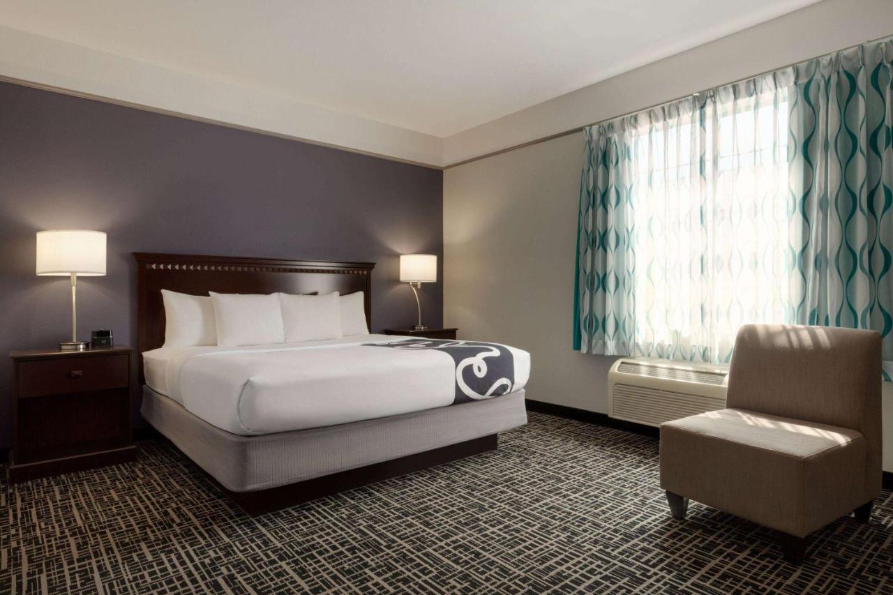 Executive King Room at La Quinta Inn & Suites by Wyndham Dumas