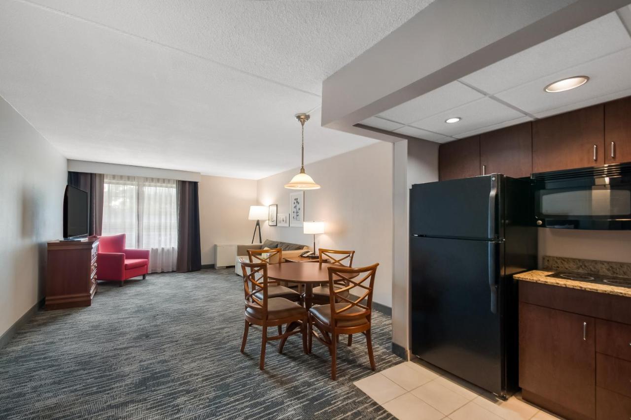 One-Bedroom Suite with Two Queen Beds at Country Inn & Suites by Radisson, Fredericksburg South (I-95), VA