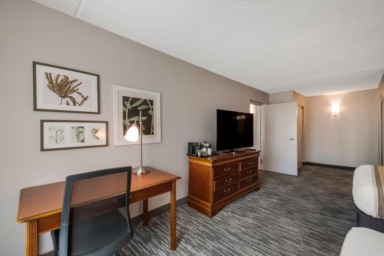 One-Bedroom Suite with Two Queen Beds at Country Inn & Suites by Radisson, Fredericksburg South (I-95), VA