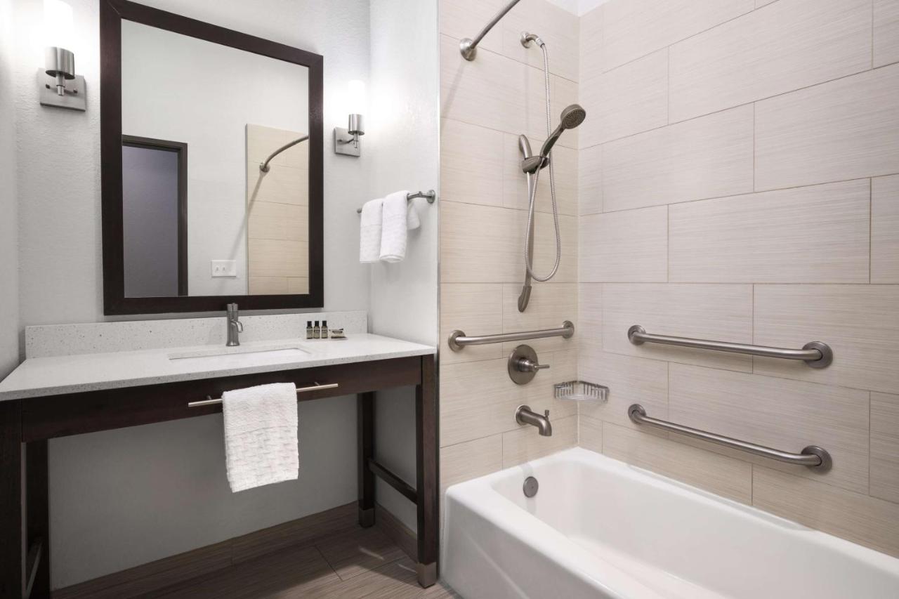 Queen Room with Two Queen Beds and Bathtub - Disability Access at Best Western Plus College Station Inn & Suites