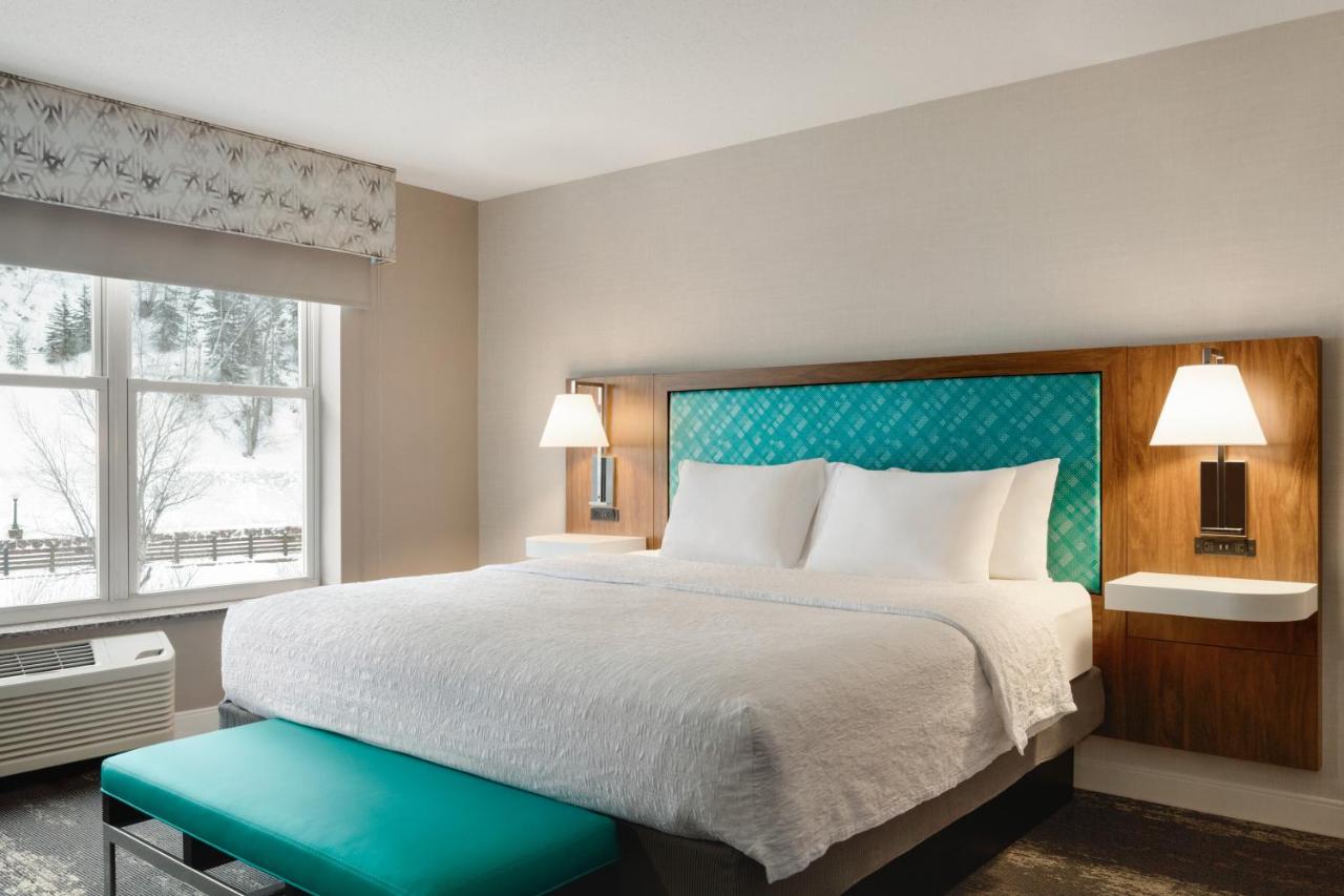 One-Bedroom Suite with Spa Bath at Hampton Inn Deadwood at Tin Lizzie Gaming Resort