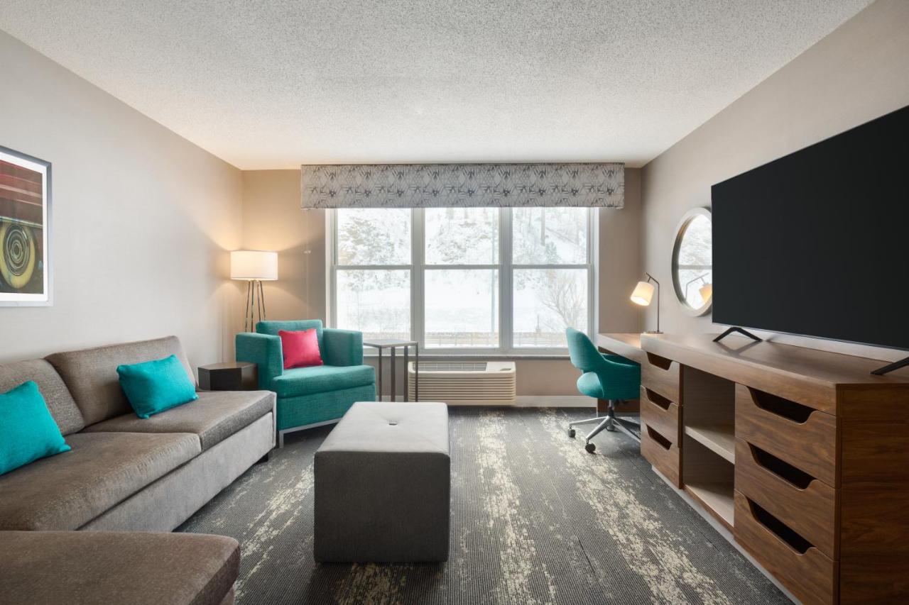 One-Bedroom Suite with Spa Bath at Hampton Inn Deadwood at Tin Lizzie Gaming Resort