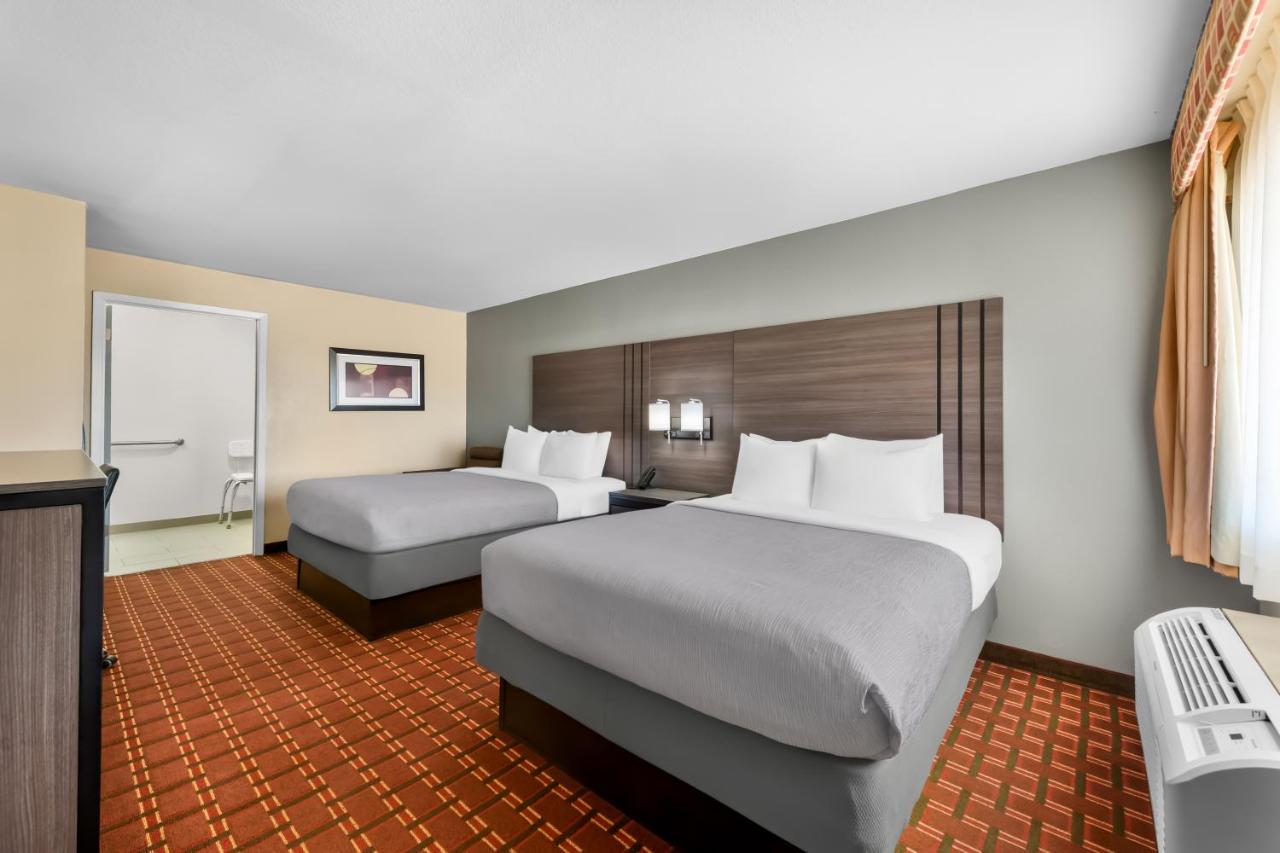 Queen Room with Two Queen Beds - Accessible/Non-Smoking at Quality Inn Marshall