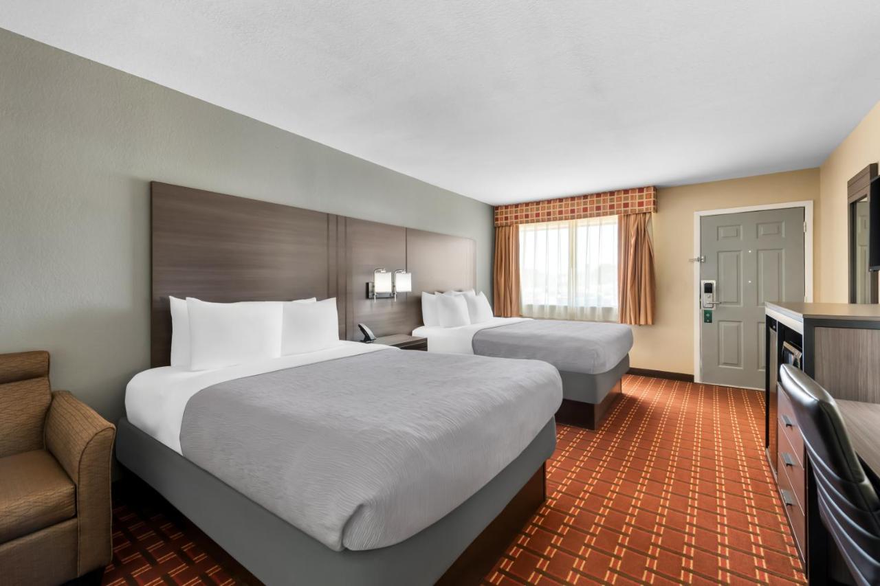 Queen Room with Two Queen Beds - Non-Smoking at Quality Inn Marshall