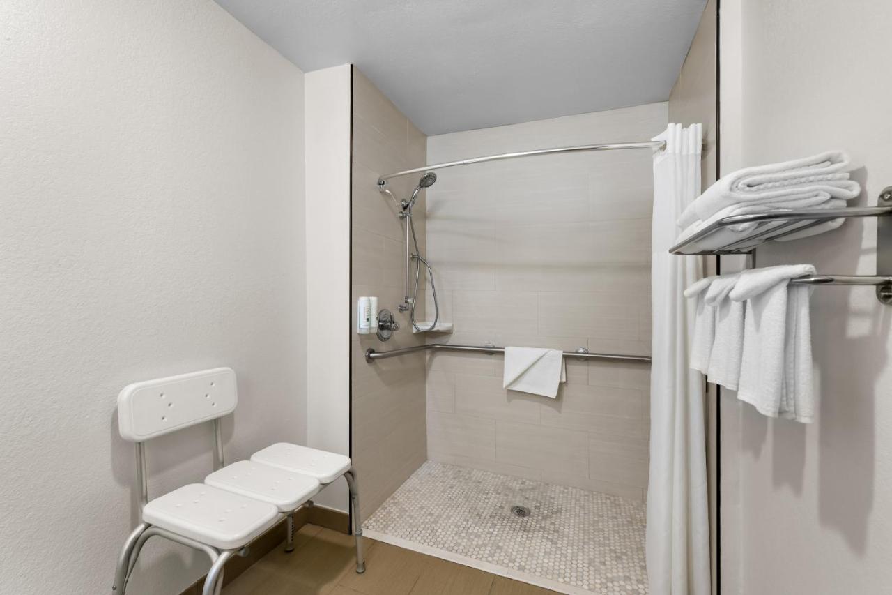 Queen Room with Two Queen Beds - Accessible/Non-Smoking at Quality Inn Marshall