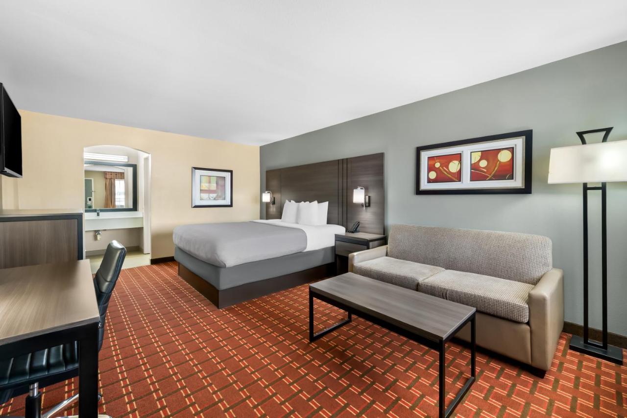 King Room - Non-Smoking at Quality Inn Marshall