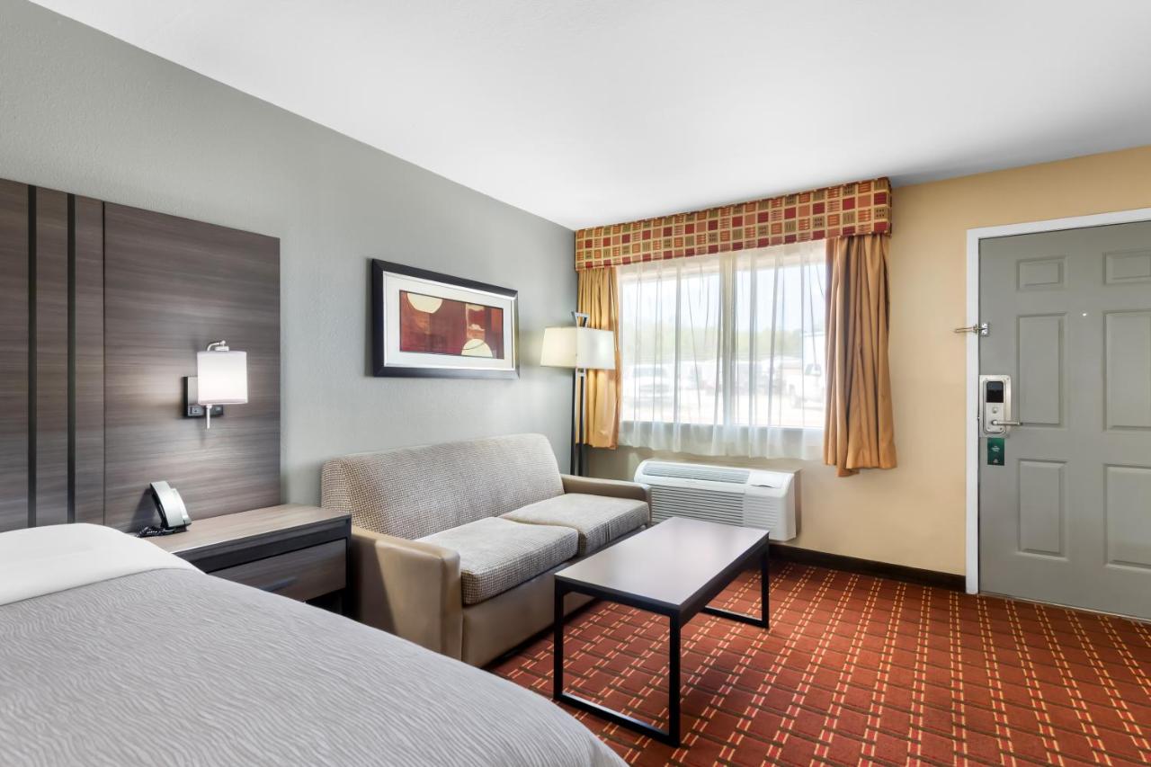 King Room - Non-Smoking at Quality Inn Marshall