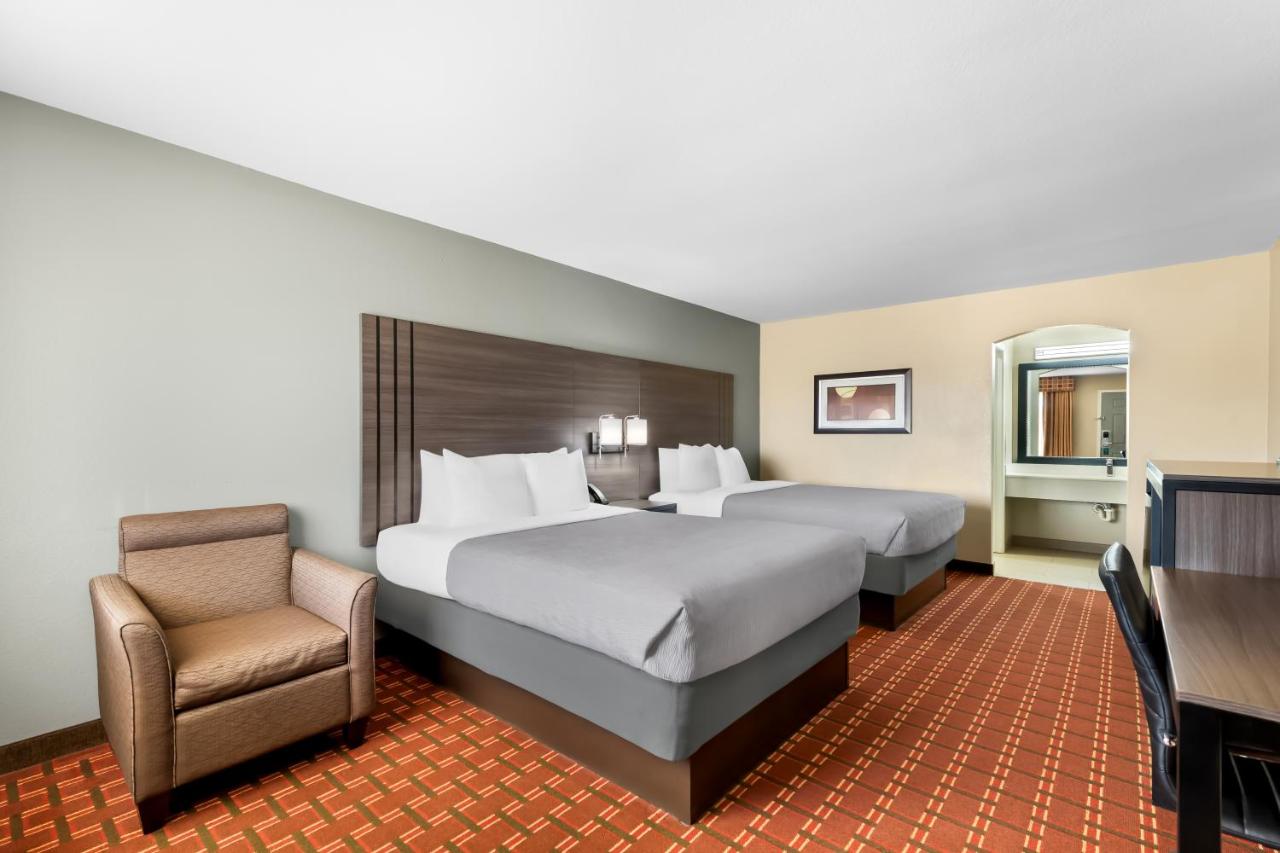 Queen Room with Two Queen Beds - Non-Smoking at Quality Inn Marshall