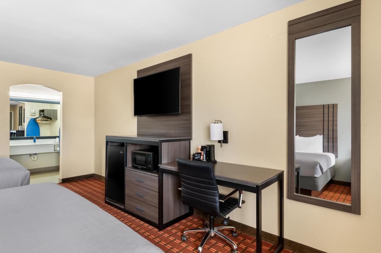 Queen Room with Two Queen Beds - Non-Smoking at Quality Inn Marshall