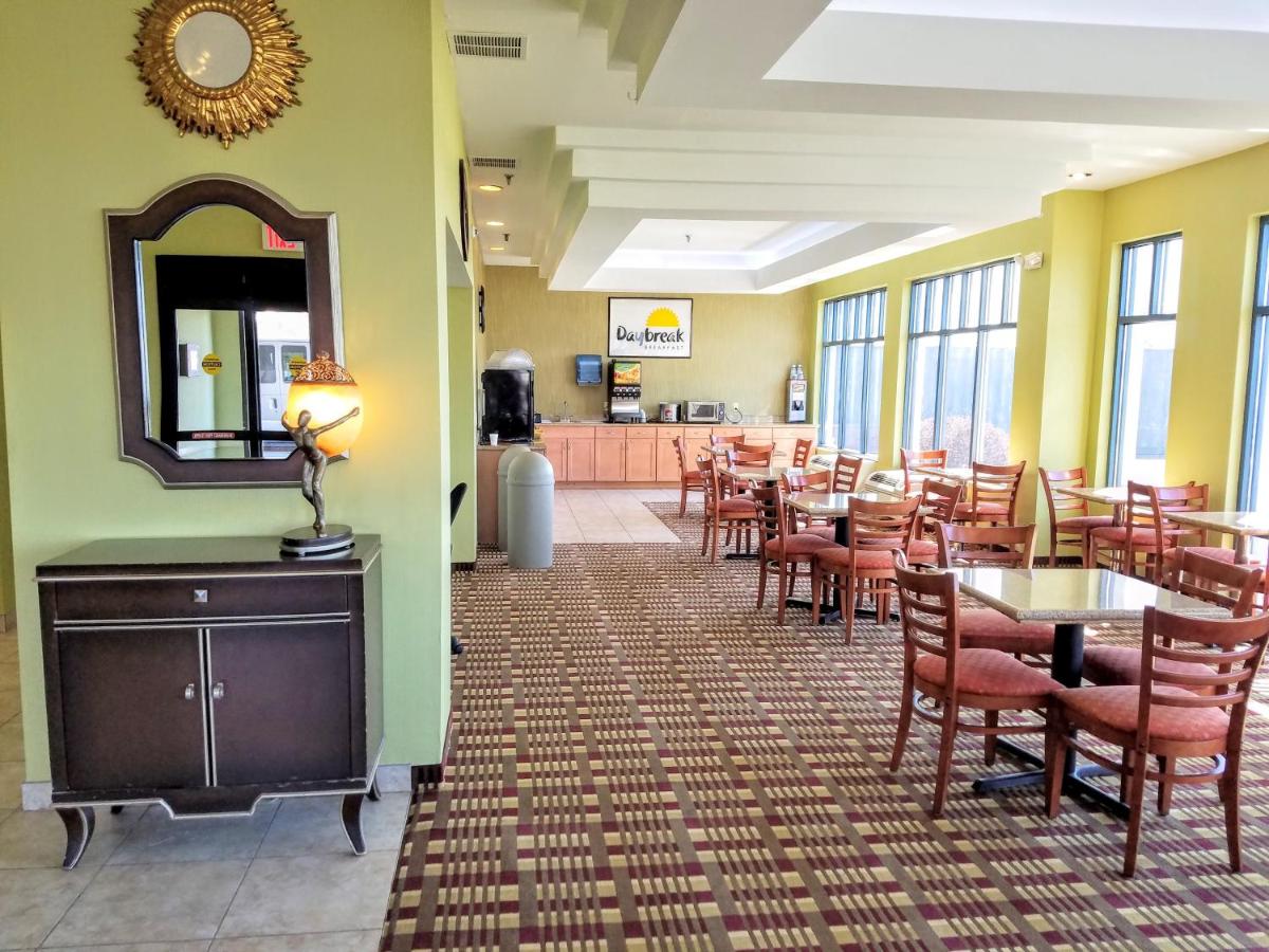 | Days Inn by Wyndham Windsor Locks / Bradley Intl Airport