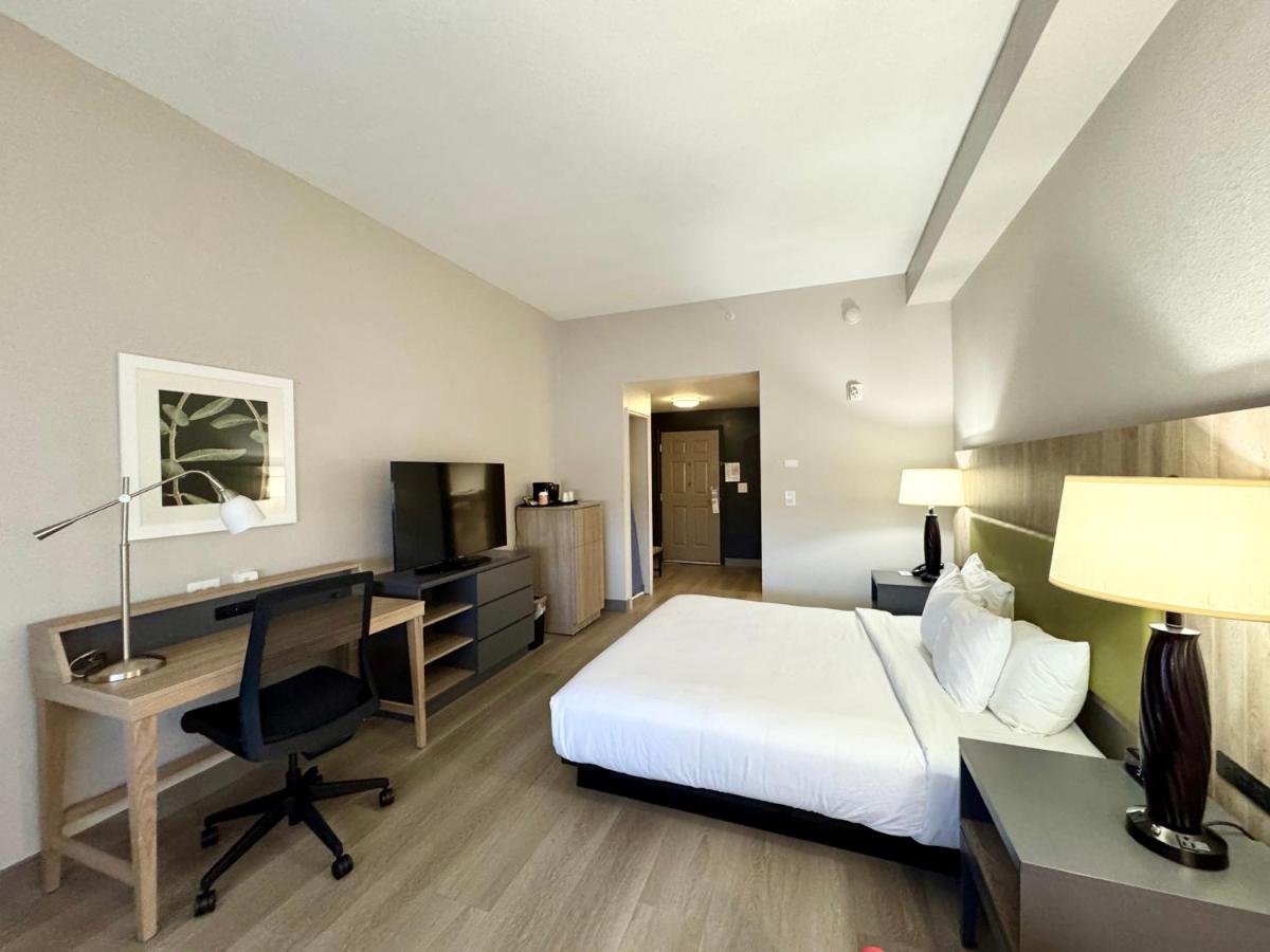 King Room with Roll-in Shower - Disability Access/Non-Smoking at Country Inn & Suites by Radisson, Port Charlotte, FL