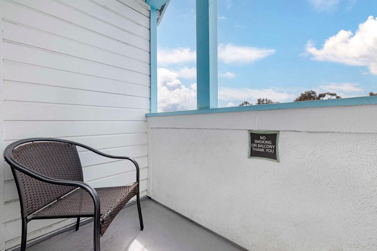 King Suite with Balcony - Non-Smoking at Best Western Plus Marina Shores Hotel