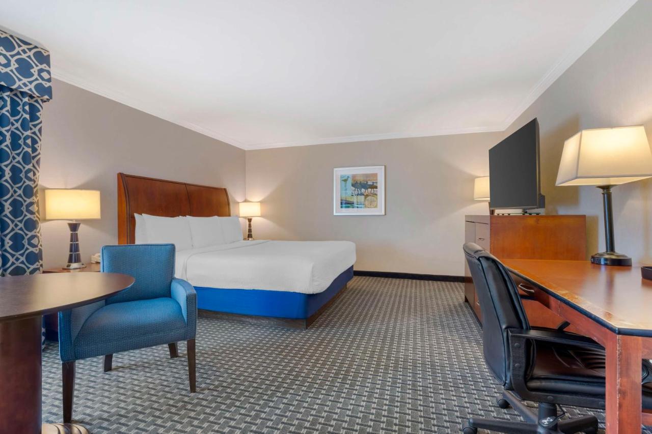 King Room with Spa Bath - Non-Smoking at Best Western Plus Marina Shores Hotel