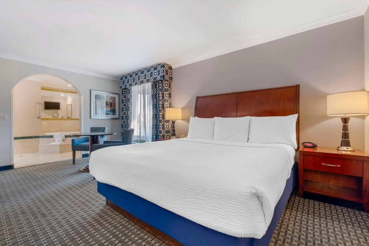 King Room with Spa Bath - Non-Smoking at Best Western Plus Marina Shores Hotel