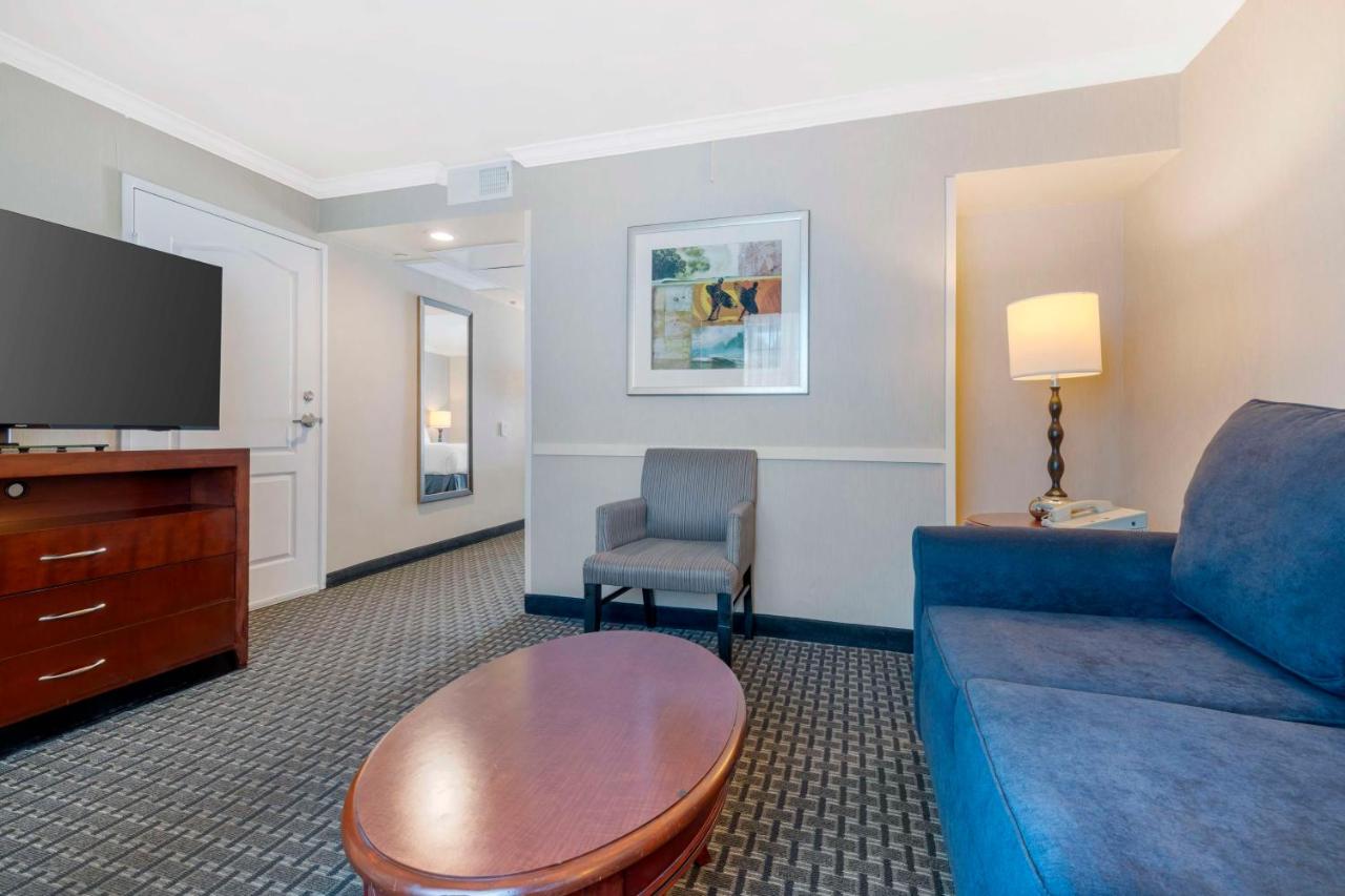 King Suite with Sofabed - Disability Access - Non Smoking at Best Western Plus Marina Shores Hotel