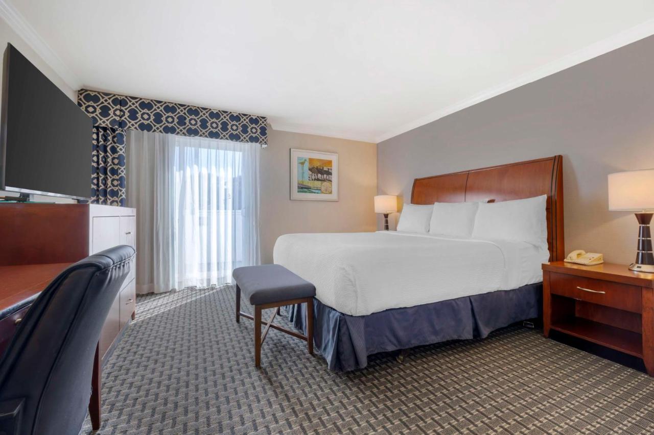 | Best Western Plus Marina Shores Hotel