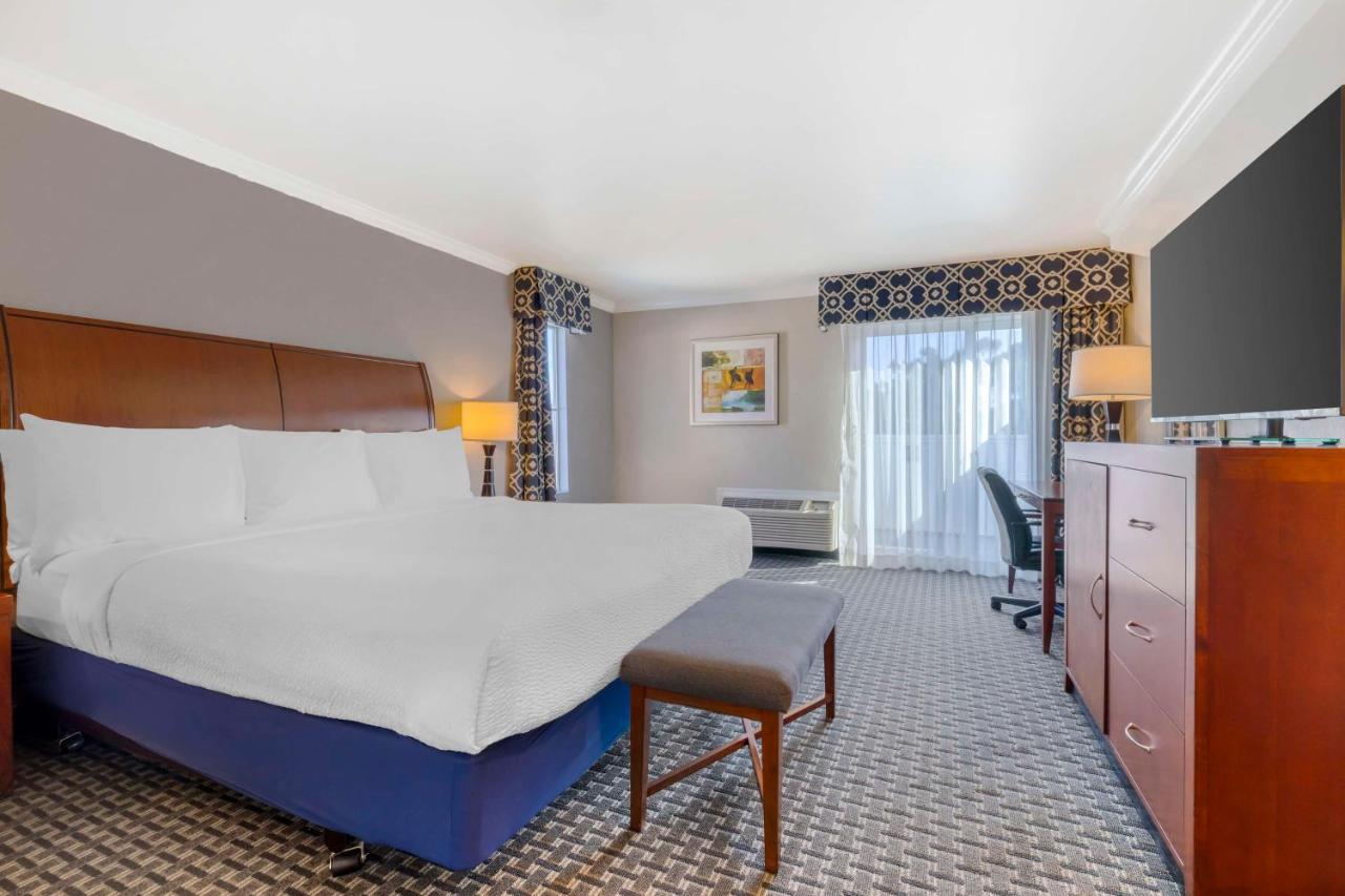 King Room with Roll In Shower - Disability Access - Non Smoking at Best Western Plus Marina Shores Hotel