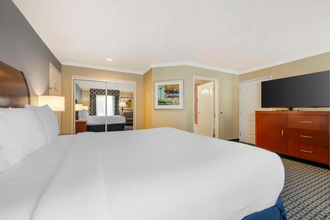 | Best Western Plus Marina Shores Hotel