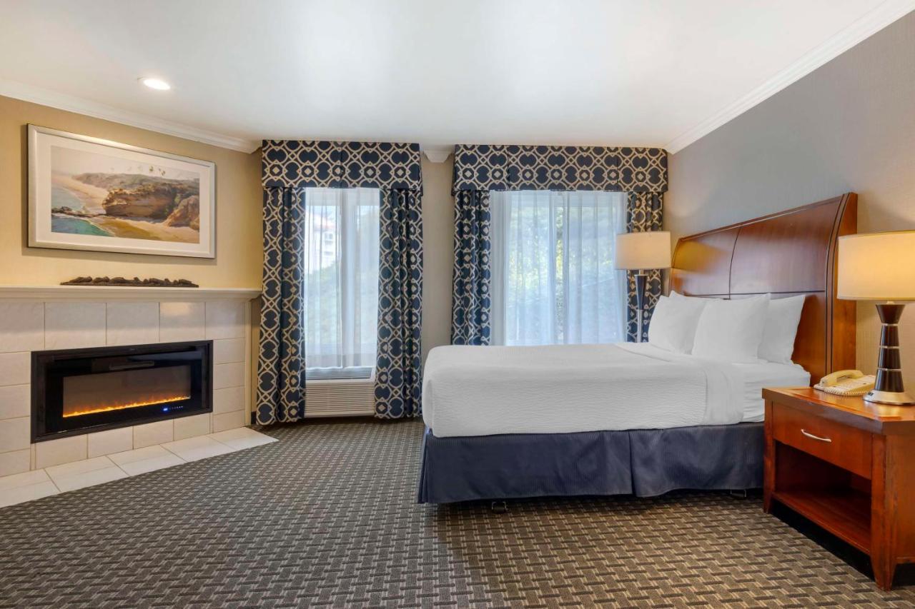 Queen Room at Best Western Plus Marina Shores Hotel