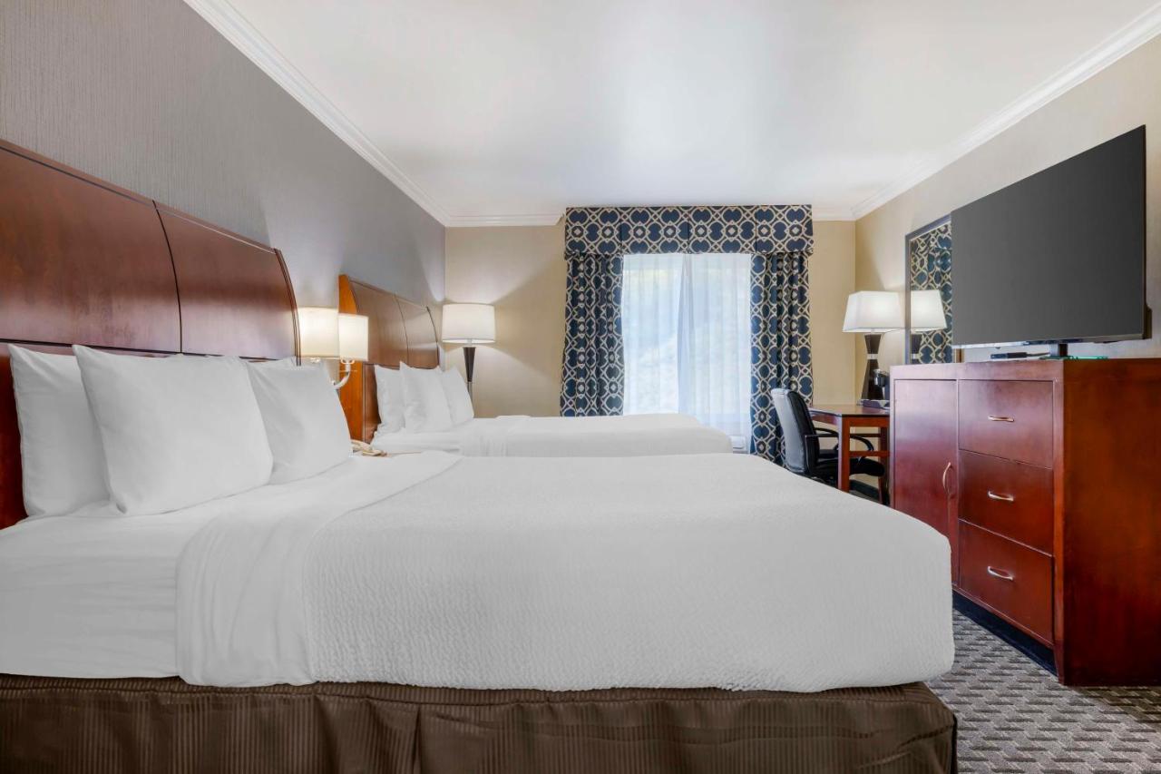 Deluxe Queen Room with Two Queen Beds - Non-Smoking at Best Western Plus Marina Shores Hotel