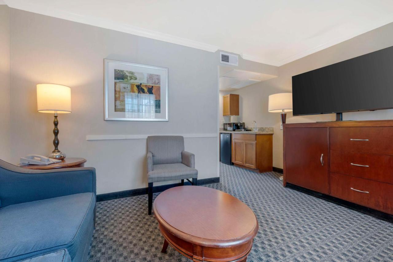 | Best Western Plus Marina Shores Hotel