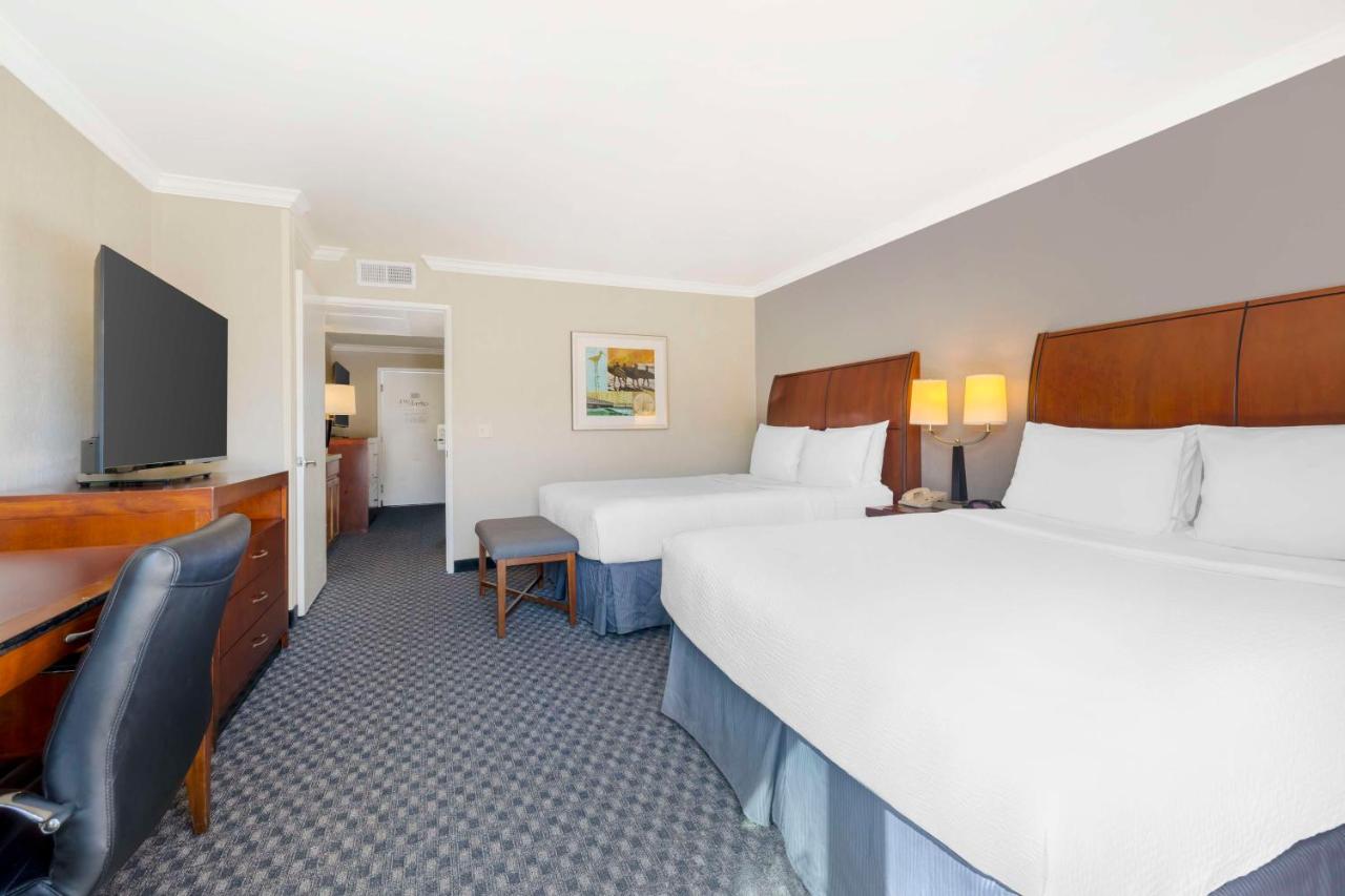 Queen Suite with Balcony - Non-Smoking at Best Western Plus Marina Shores Hotel