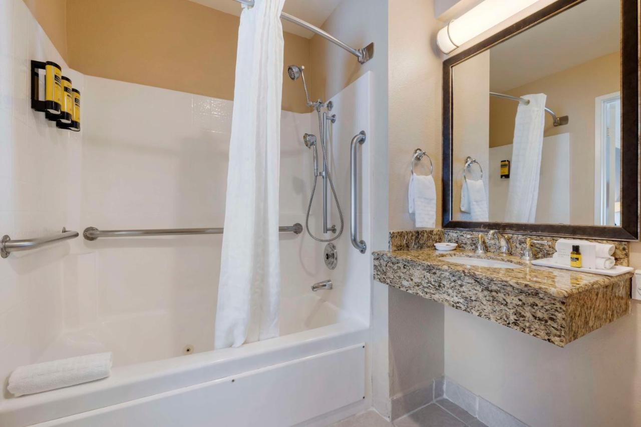King Suite with Sofabed - Disability Access - Non Smoking at Best Western Plus Marina Shores Hotel