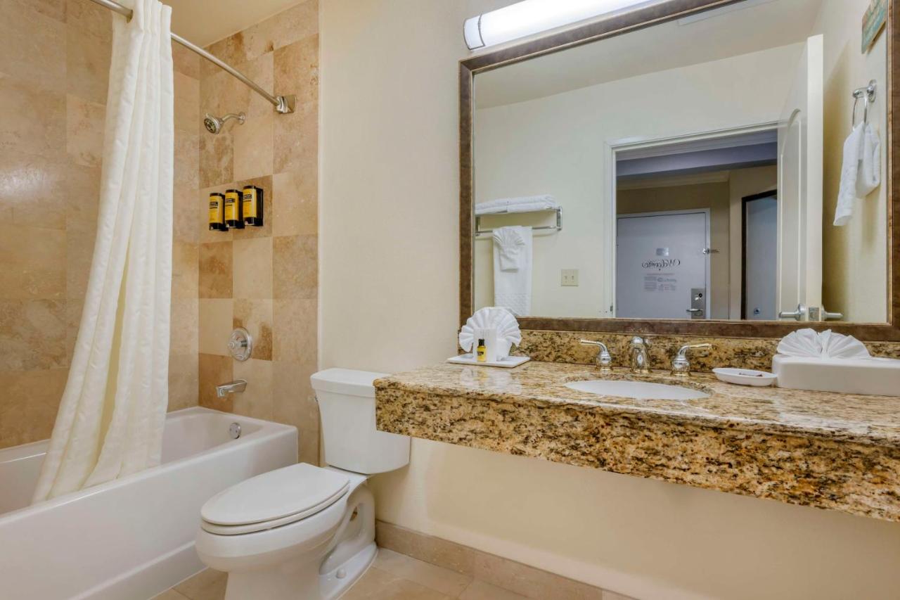 Queen Room at Best Western Plus Marina Shores Hotel