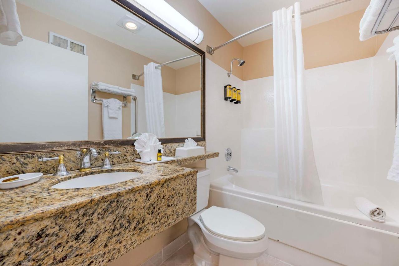 Queen Suite with Balcony - Non-Smoking at Best Western Plus Marina Shores Hotel